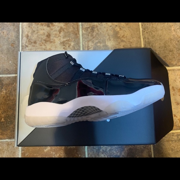 Air Jordan 11 Jubilee - Picture 2 of 6
